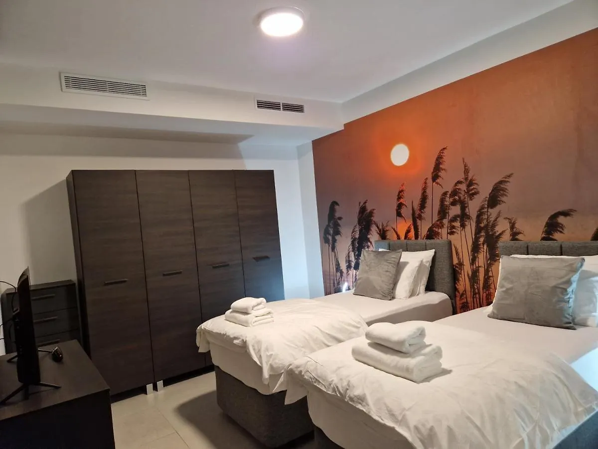 Korzo Suites St. Julian'S 0*, San Giuliano